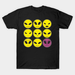 Funny Alien Heads And Facial Expressions As Pattern T-Shirt